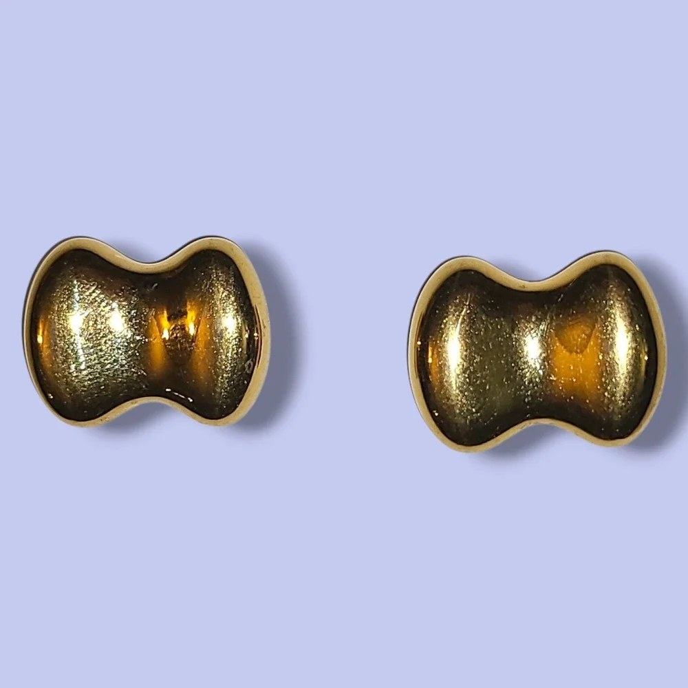 Vintage Monet Polished Gold Tone Bow Shaped 1" Wide Pierced Earrings - Picture 1 of 3